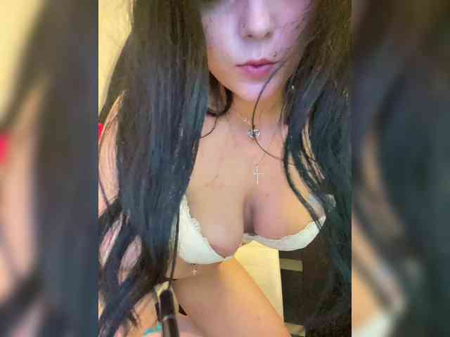 CLeoPatRa7777 webcam