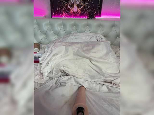 Entrez le videochat erotique avec le
modèle Madam_koss Madam_koss