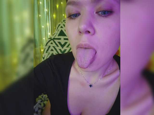 Entra en el chat con el modelo MyLittlegi MyLittlegi