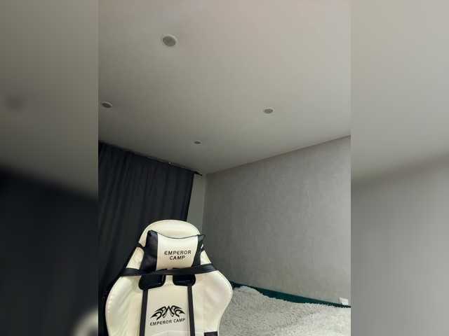 Accedi alla chat con il nickname SweetyMia SweetyMia