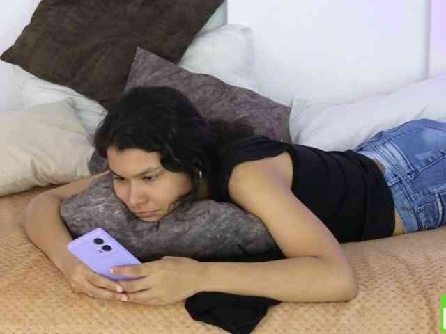 sexychanell-1 webcam