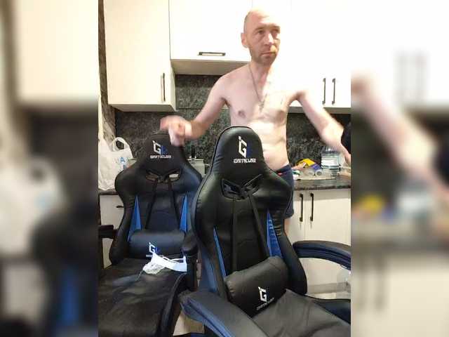 Entrez le videochat erotique avec le
modèle Innokentiy449 Innokentiy449