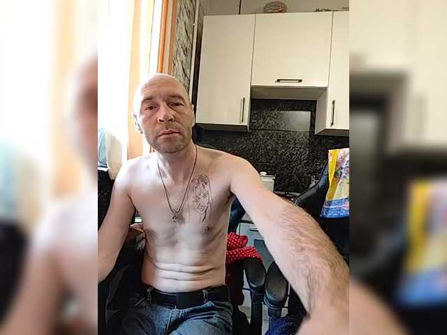 Entra en el chat con el modelo Innokentiy449 Innokentiy449