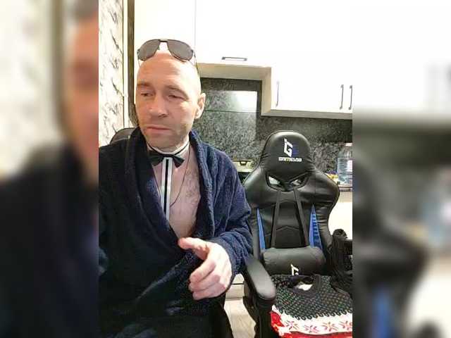 Entrez le videochat erotique avec le
modèle Innokentiy449 Innokentiy449