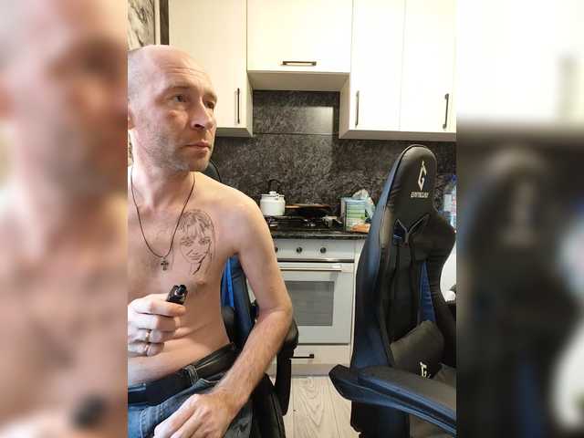 Entrez le videochat erotique avec le
modèle Innokentiy449 Innokentiy449