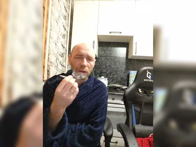 Entrez le videochat erotique avec le
modèle Innokentiy449 Innokentiy449