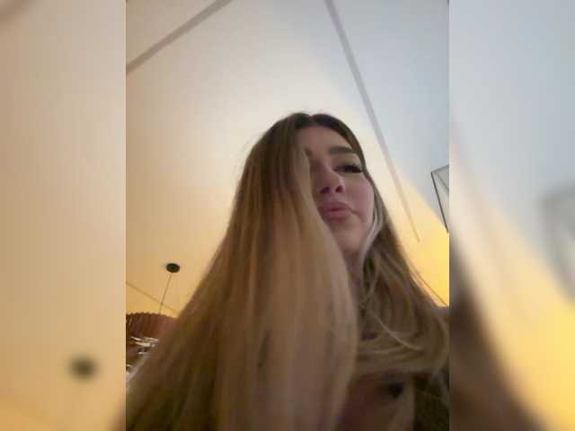 Entra en el chat con el modelo Pekkaboo Pekkaboo