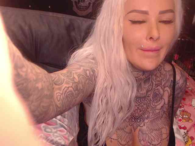 MilaElaine webcam