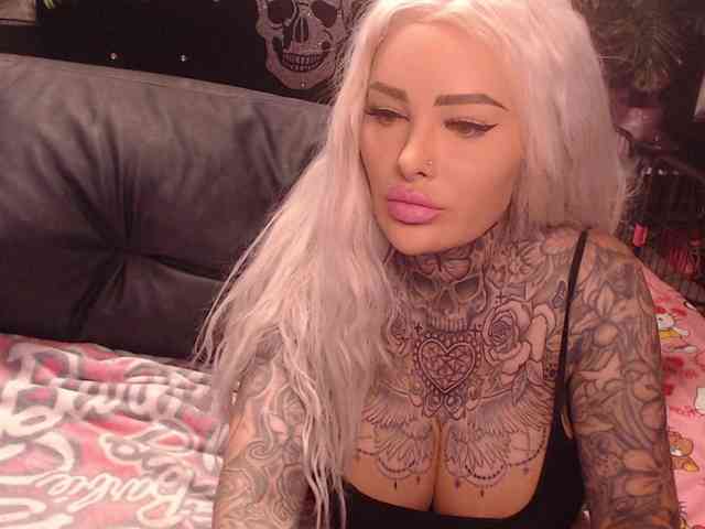 MilaElaine webcam
