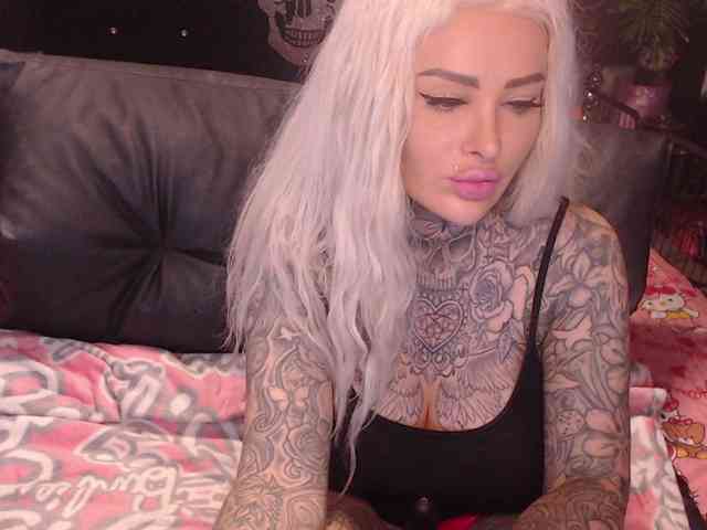 MilaElaine webcam