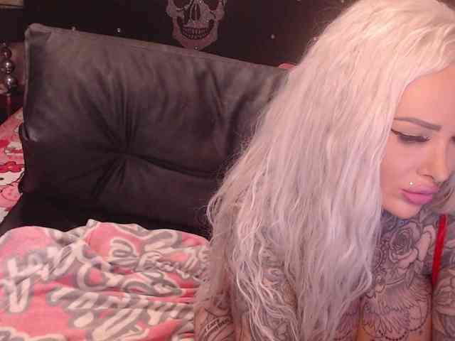 MilaElaine webcam
