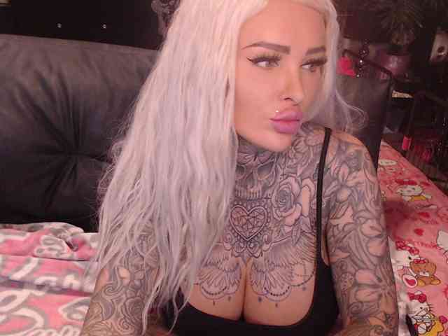 MilaElaine webcam