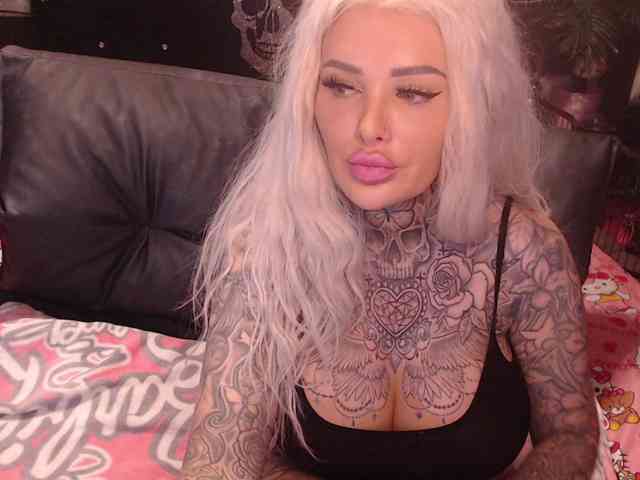 MilaElaine webcam