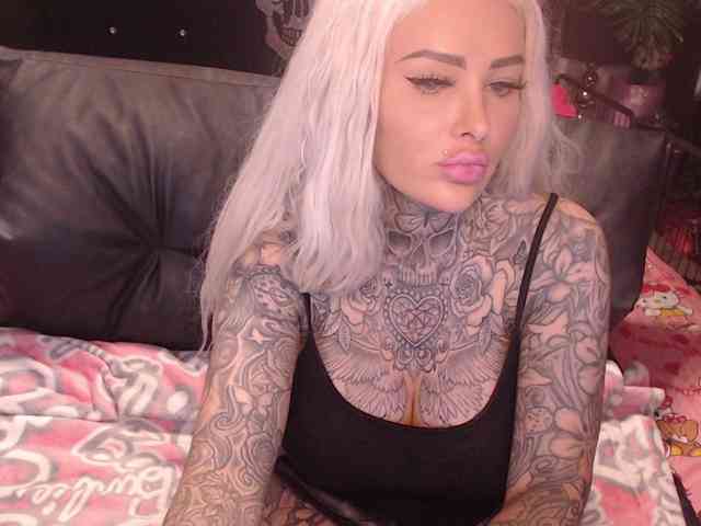 MilaElaine webcam