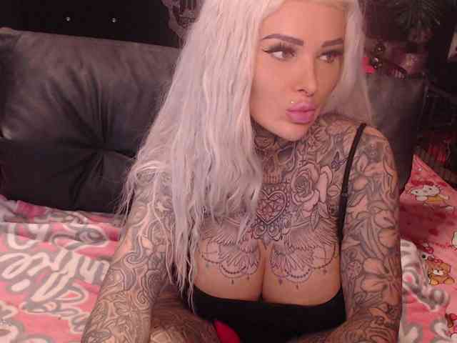 MilaElaine webcam