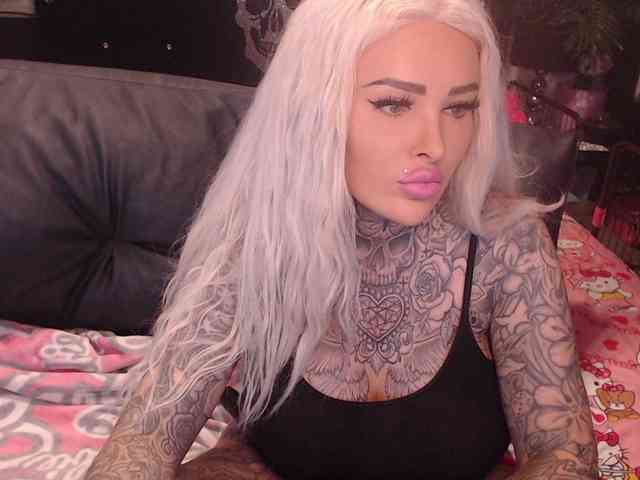 MilaElaine webcam