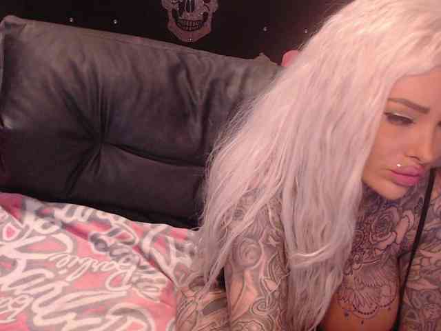 MilaElaine webcam