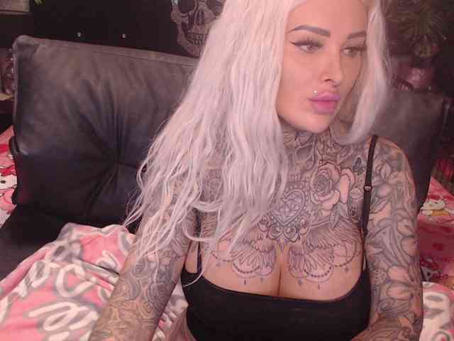 MilaElaine webcam