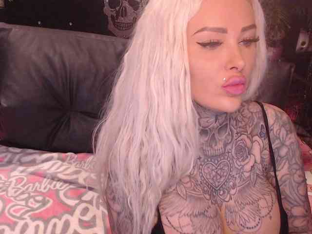 MilaElaine webcam