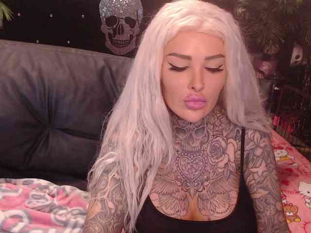 MilaElaine webcam