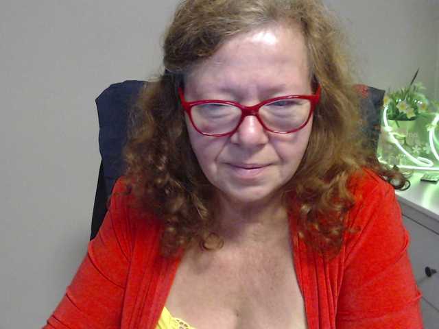 flirty-adele webcam