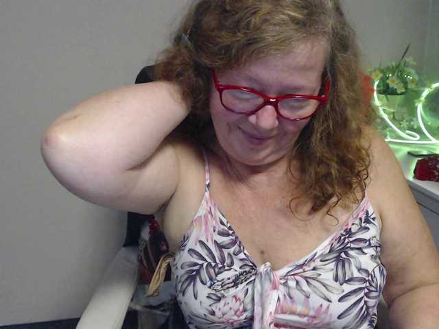flirty-adele webcam