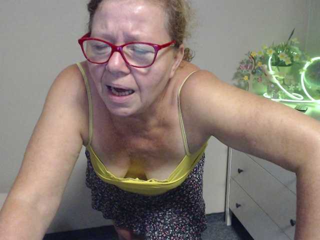 flirty-adele webcam