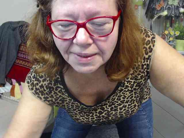 flirty-adele webcam