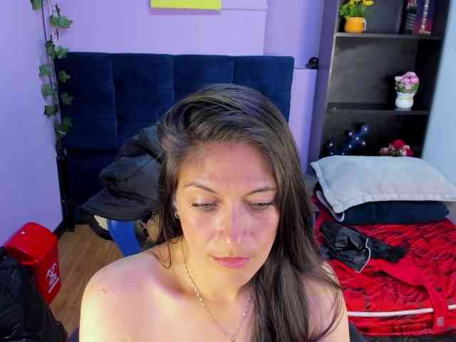 sara-squirtt webcam