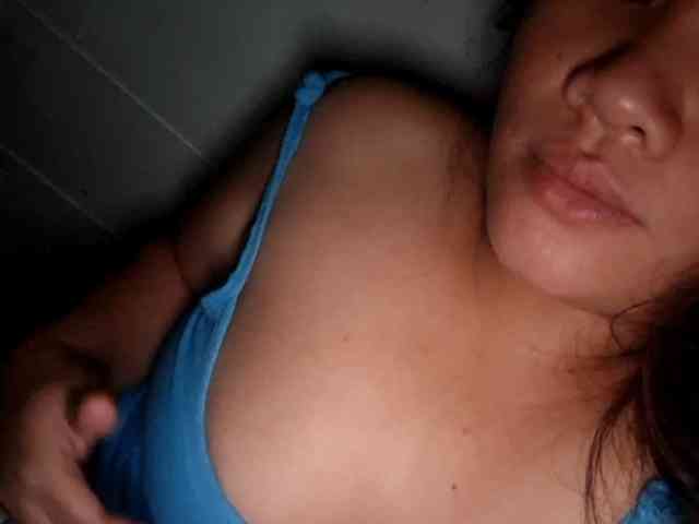 Rubie143 webcam