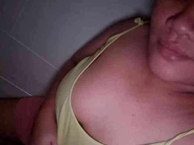 Rubie143 webcam