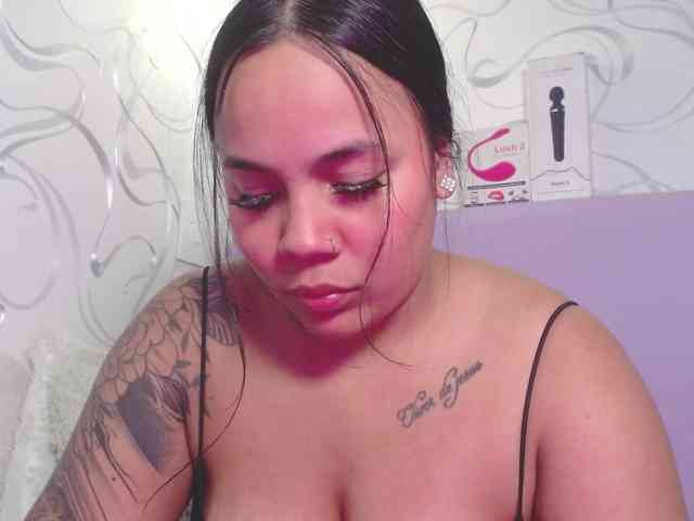 EmilyQueen3xx webcam