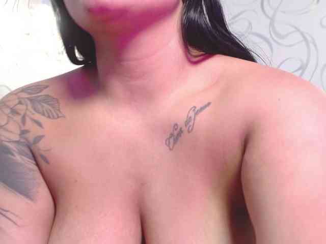 EmilyQueen3xx webcam