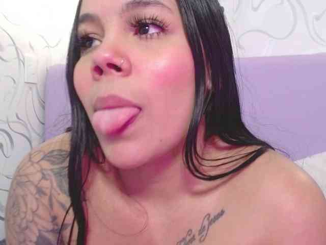EmilyQueen3xx webcam