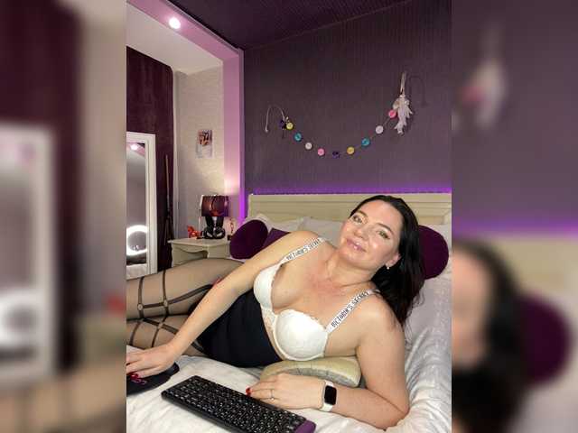 Entra en el chat con el modelo Hungryforme Hungryforme