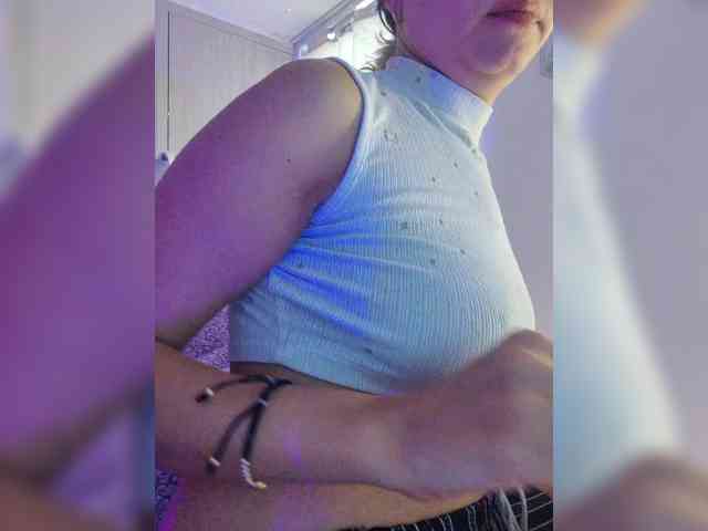 LarisaMaia webcam