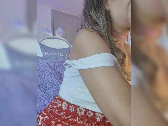 LarisaMaia webcam