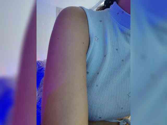 LarisaMaia webcam