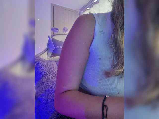 LarisaMaia webcam