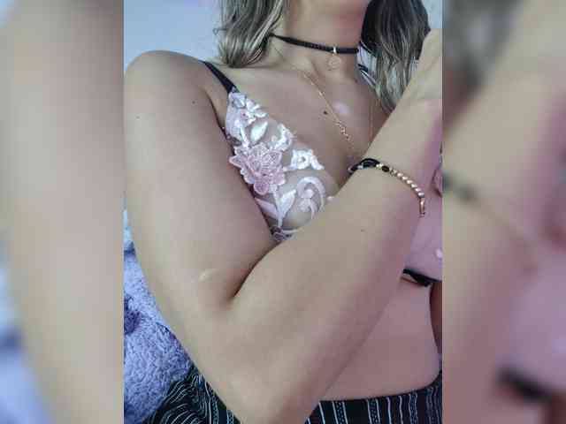 LarisaMaia webcam