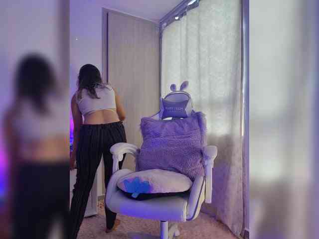LarisaMaia webcam