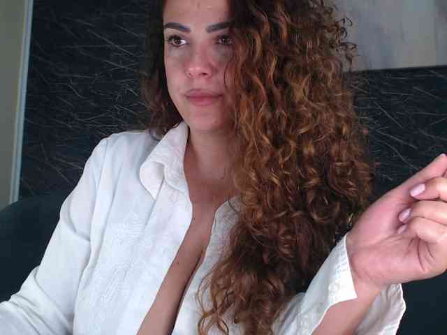 curlygirl35 webcam