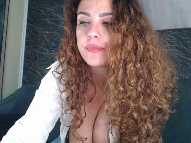 curlygirl35 webcam