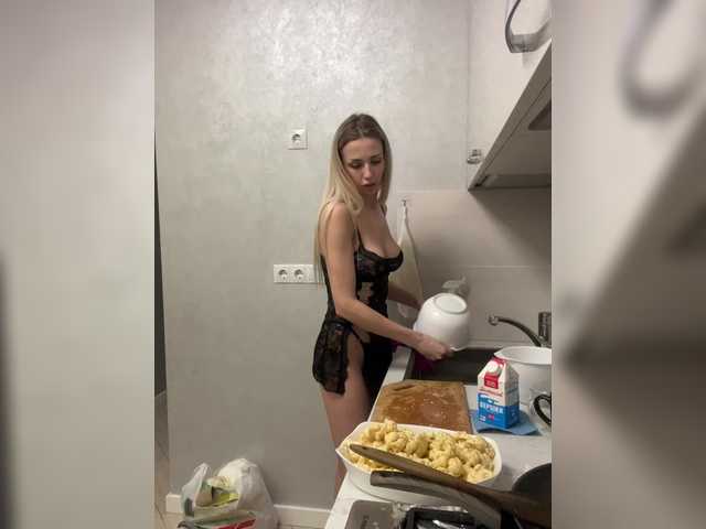 Entra en el chat con el modelo misstics_ misstics_