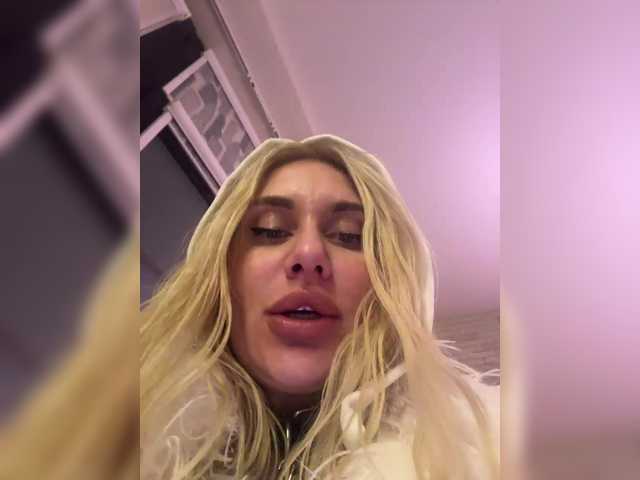 Entra en el chat con el modelo Tvoyasamka77 Tvoyasamka77