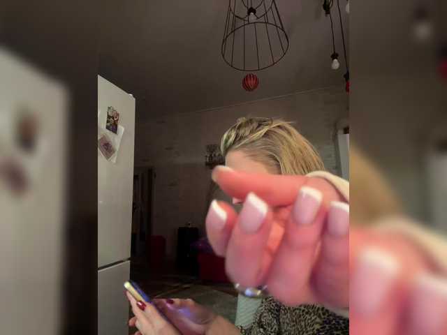 Entra en el chat con el modelo Tvoyasamka77 Tvoyasamka77