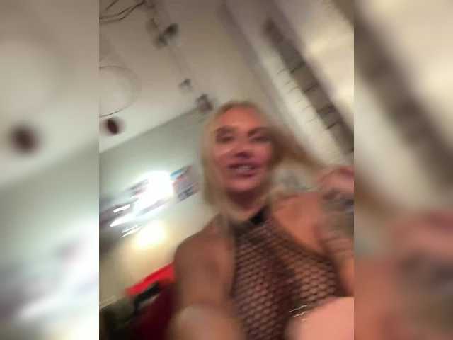 Entra en el chat con el modelo Tvoyasamka77 Tvoyasamka77