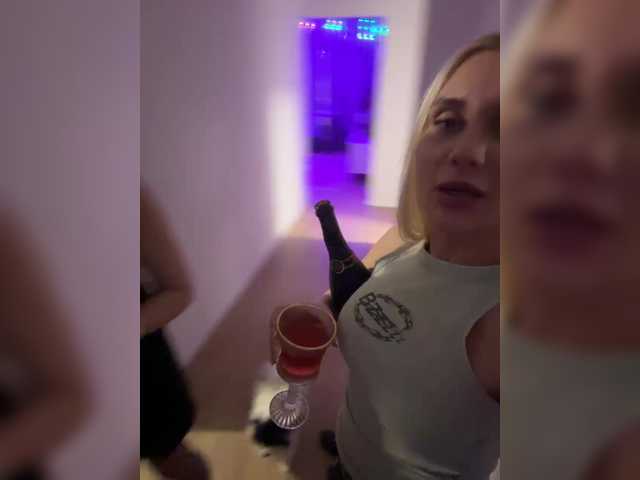 Entrez le videochat erotique avec le
modèle Tvoyasamka77 Tvoyasamka77