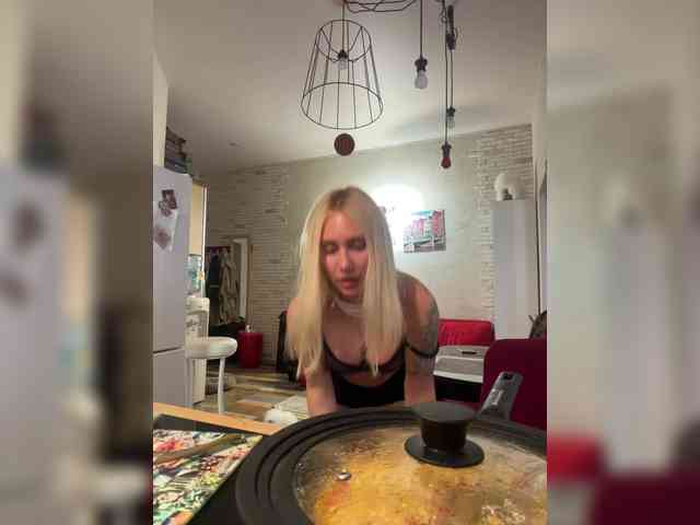 Tvoyasamka77 webcam