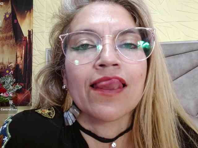 Esmeralda-Oik webcam